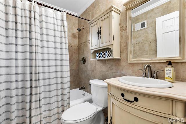 807 Blossom Lane, St Louis, MO 63119