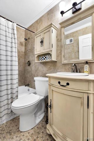 807 Blossom Lane, St Louis, MO 63119