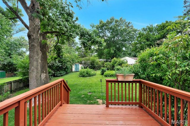 807 Blossom Lane, St Louis, MO 63119