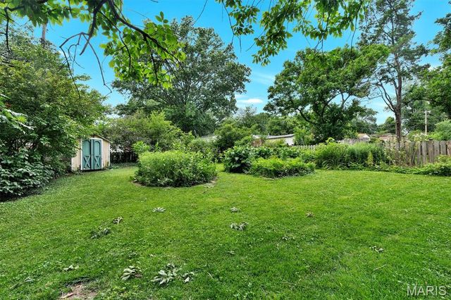 807 Blossom Lane, St Louis, MO 63119