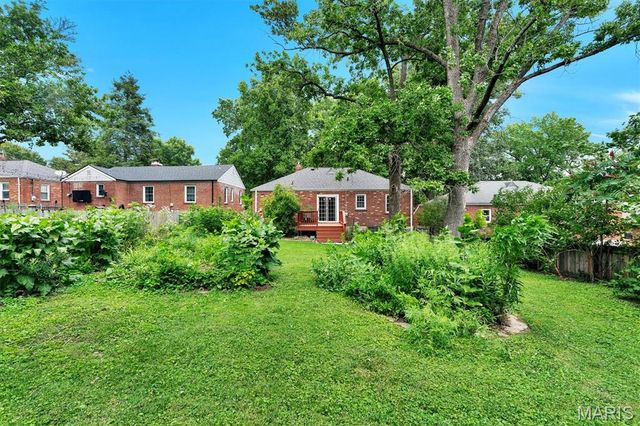 807 Blossom Lane, St Louis, MO 63119