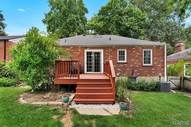 807 Blossom Lane, St Louis, MO 63119