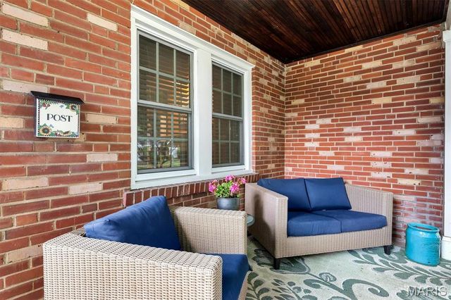 807 Blossom Lane, St Louis, MO 63119