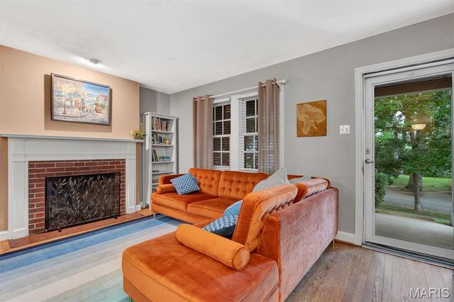 807 Blossom Lane, St Louis, MO 63119