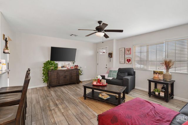 355 S Wall Street, Shafter, CA 93263