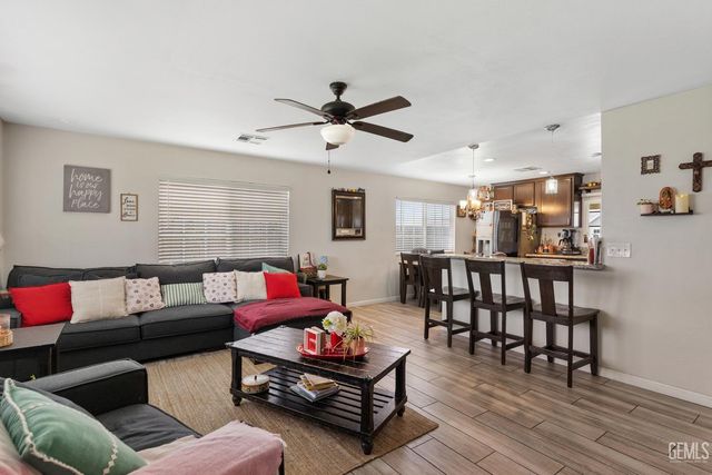 355 S Wall Street, Shafter, CA 93263