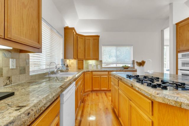 3724 Sweetwater Dr, Rocklin, CA 95677