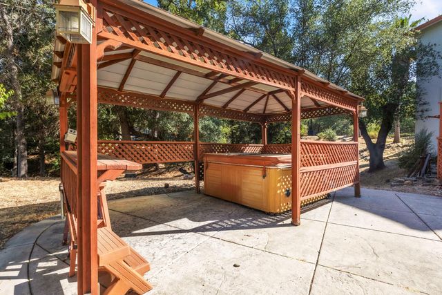 3724 Sweetwater Dr, Rocklin, CA 95677