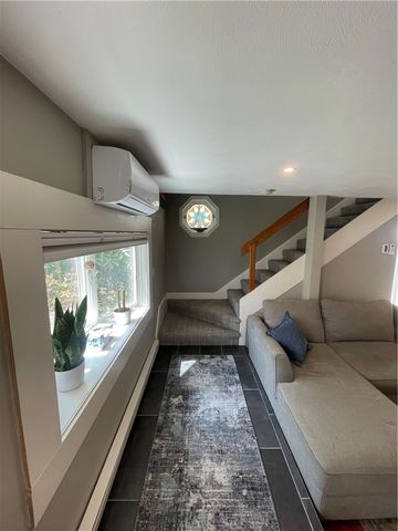 16 Dudley Avenue 6, Newport, RI 02840
