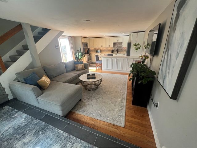 16 Dudley Avenue 6, Newport, RI 02840
