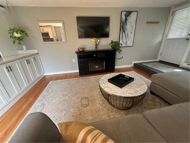 16 Dudley Avenue 6, Newport, RI 02840