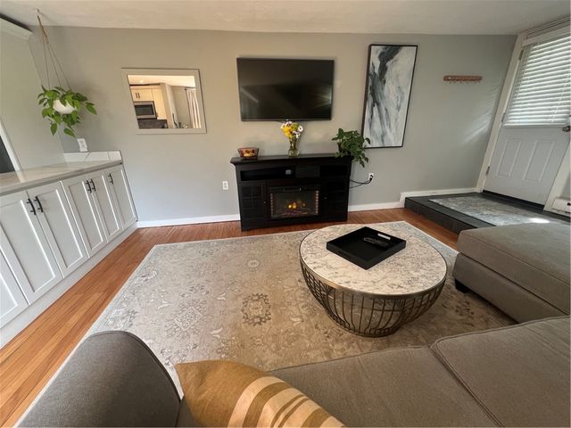 16 Dudley Avenue 6, Newport, RI 02840