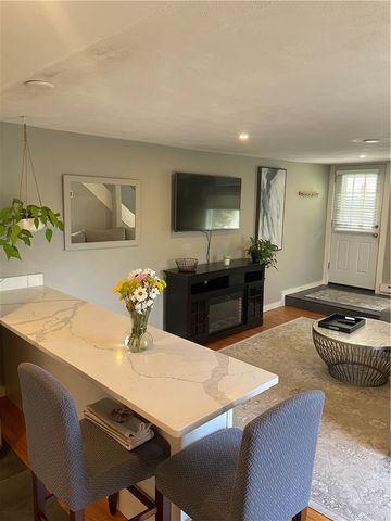 16 Dudley Avenue 6, Newport, RI 02840