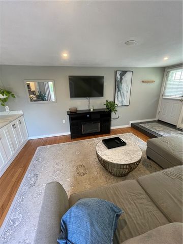 16 Dudley Avenue 6, Newport, RI 02840