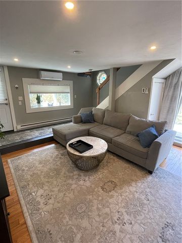 16 Dudley Avenue 6, Newport, RI 02840