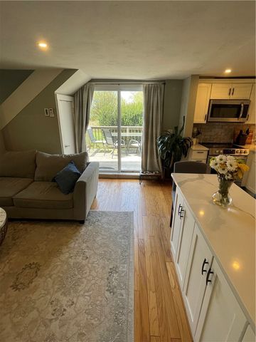 16 Dudley Avenue 6, Newport, RI 02840