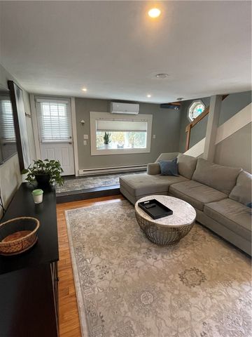 16 Dudley Avenue 6, Newport, RI 02840