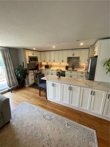 16 Dudley Avenue 6, Newport, RI 02840