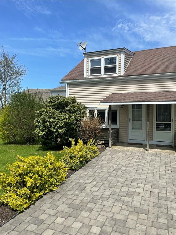 16 Dudley Avenue 6, Newport, RI 02840
