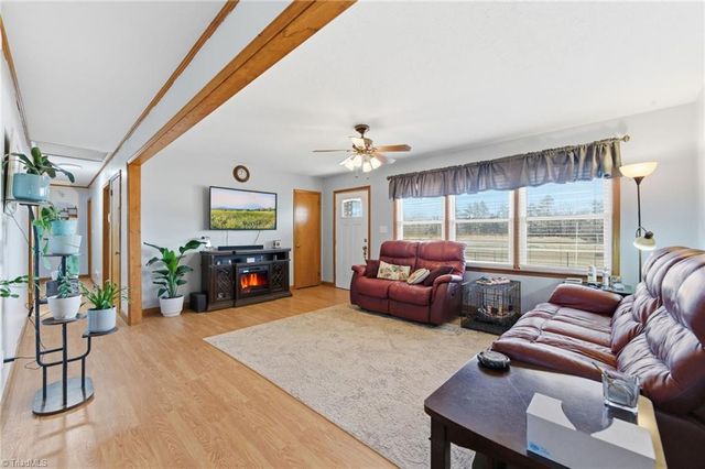 896 Knowles Road, Reidsville, NC 27320