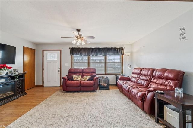 896 Knowles Road, Reidsville, NC 27320