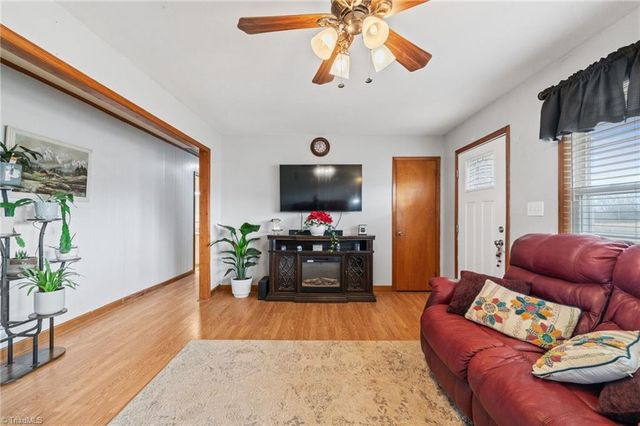 896 Knowles Road, Reidsville, NC 27320