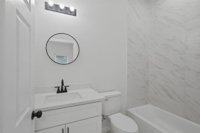 405 Clearwater Street B, Houston, TX 77029