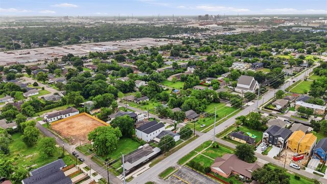 405 Clearwater Street B, Houston, TX 77029