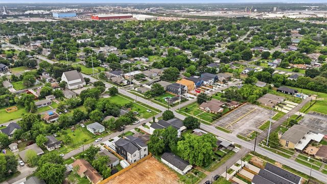 405 Clearwater Street B, Houston, TX 77029