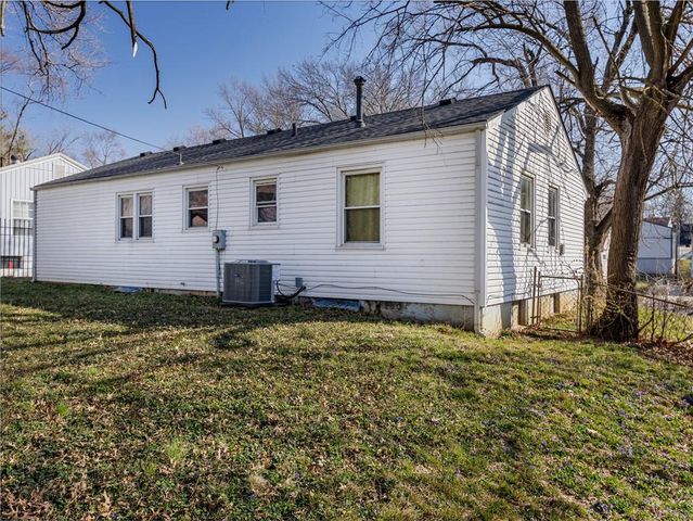 3500 N McCoy Street, Independence, MO 64050