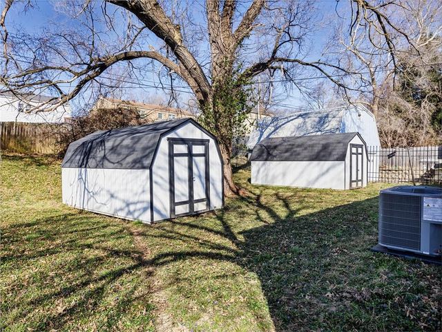 3500 N McCoy Street, Independence, MO 64050