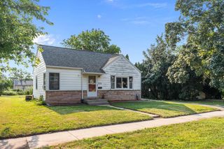 1526 RUGBY STREET, Oshkosh, WI 54901