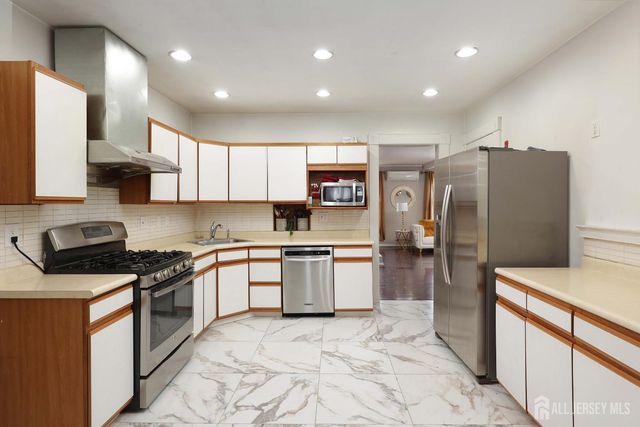 92 Main Street, Helmetta, NJ 08828