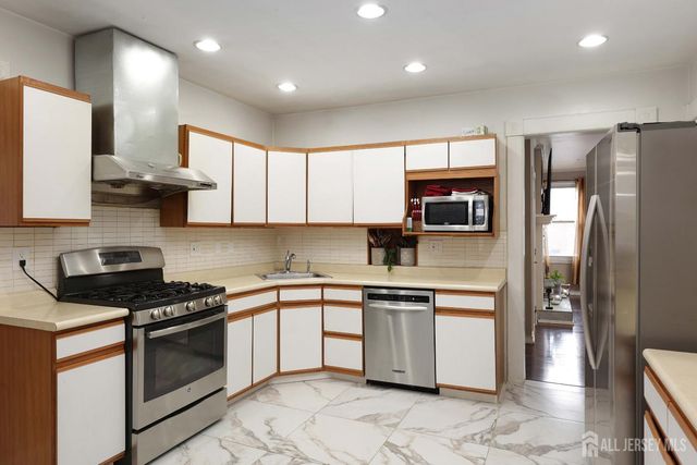 92 Main Street, Helmetta, NJ 08828