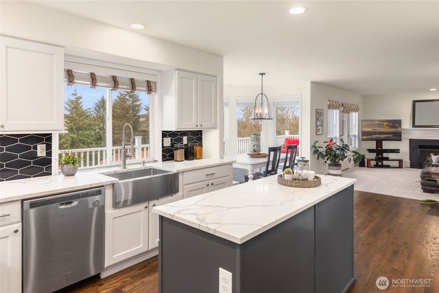 4320 Country Club Drive NE, Tacoma, WA 98422