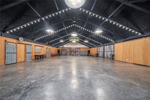 1820 Oak Grove Road, Van Buren, AR 72956