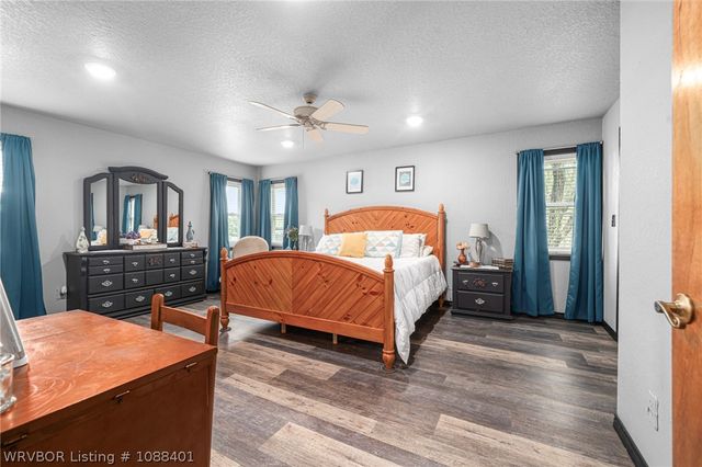 1820 Oak Grove Road, Van Buren, AR 72956