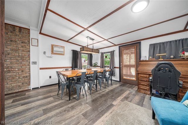 1820 Oak Grove Road, Van Buren, AR 72956
