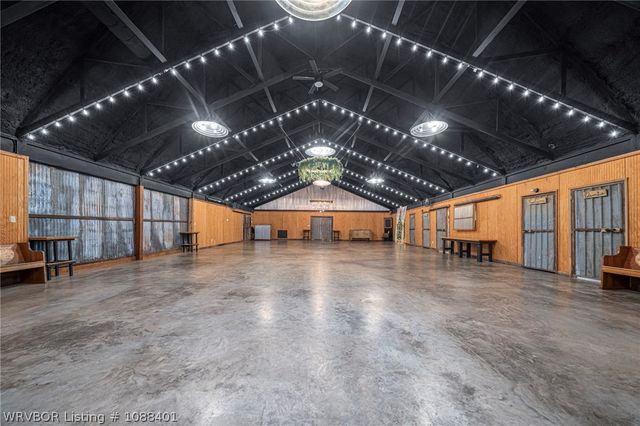 1820 Oak Grove Road, Van Buren, AR 72956