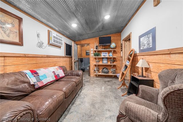 1820 Oak Grove Road, Van Buren, AR 72956