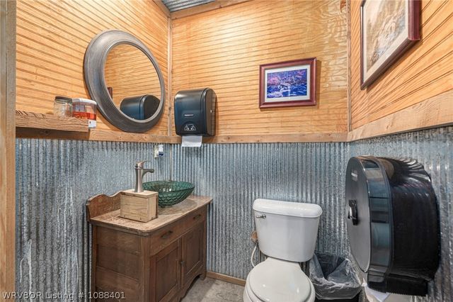1820 Oak Grove Road, Van Buren, AR 72956