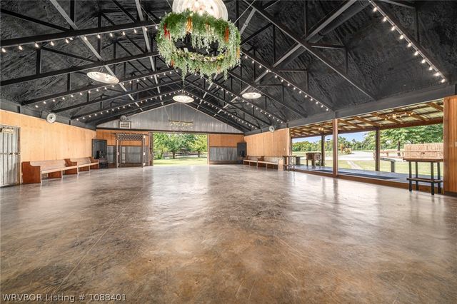 1820 Oak Grove Road, Van Buren, AR 72956