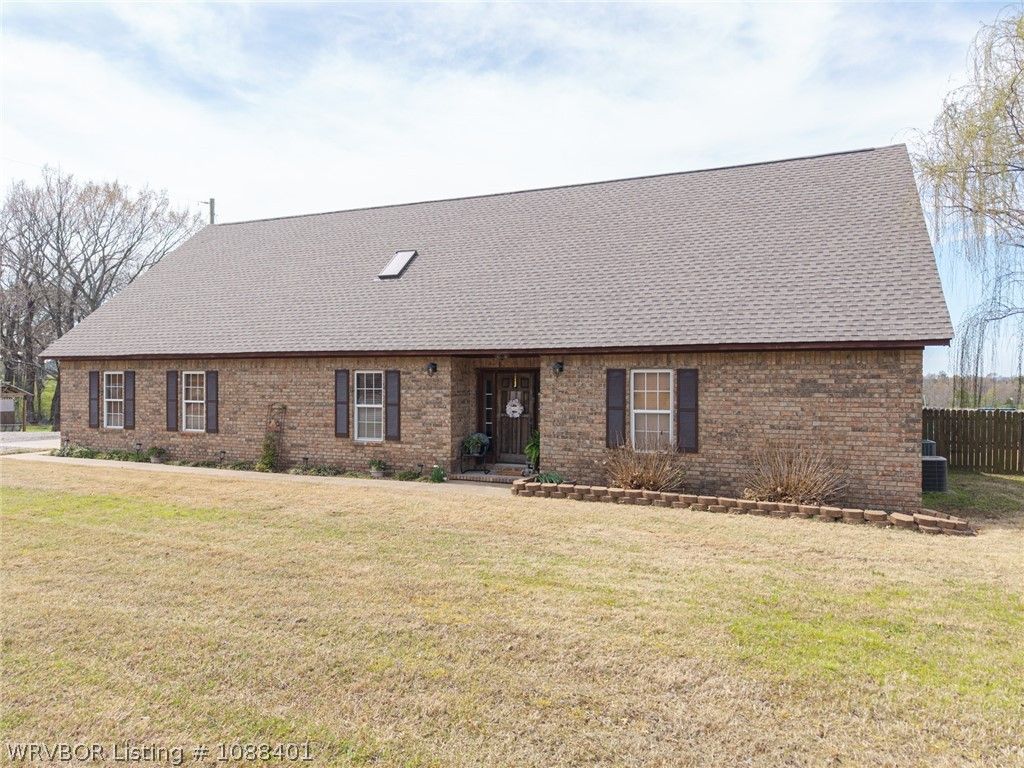 1820 Oak Grove Road, Van Buren, AR 72956