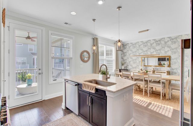 1543 Prince Edward Street, Mount Pleasant, SC 29466