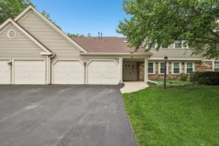 2838 Meadow Lane D, Schaumburg, IL 60193