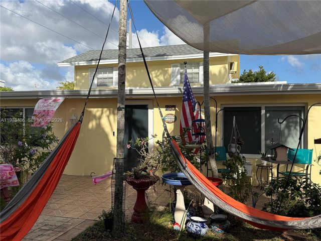 285 NW 60th Ave, Miami, FL 33126