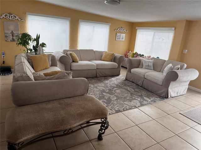 285 NW 60th Ave, Miami, FL 33126