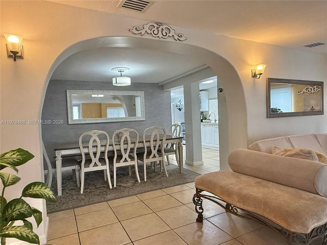 285 NW 60th Ave, Miami, FL 33126