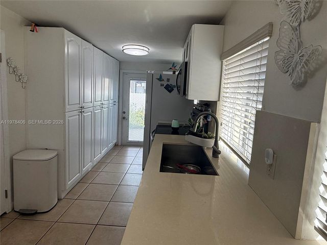 285 NW 60th Ave, Miami, FL 33126