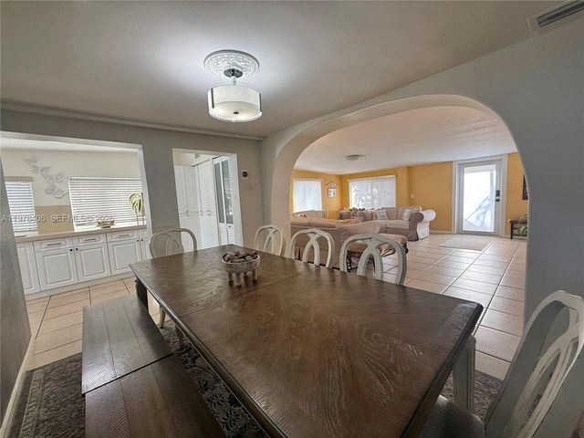 285 NW 60th Ave, Miami, FL 33126